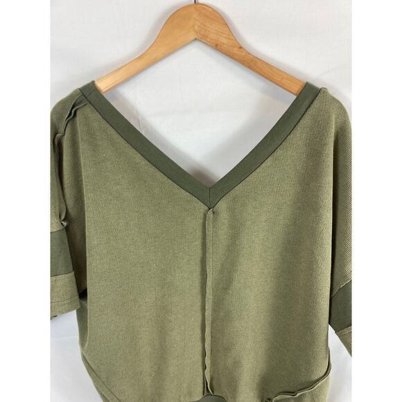 POL Criss Cross Reversible Sweater Green Size Medium - Picture 7 of 8